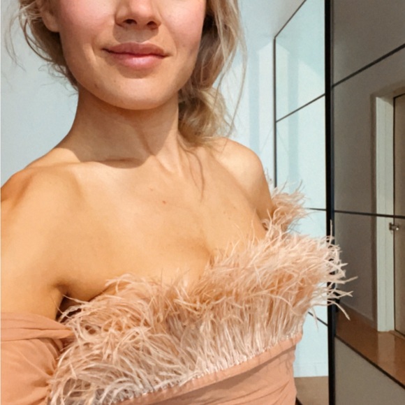 House of CB Blush Feather Corset Bodysuit XS | Off Shoulder Party Look - Picture 5 of 8